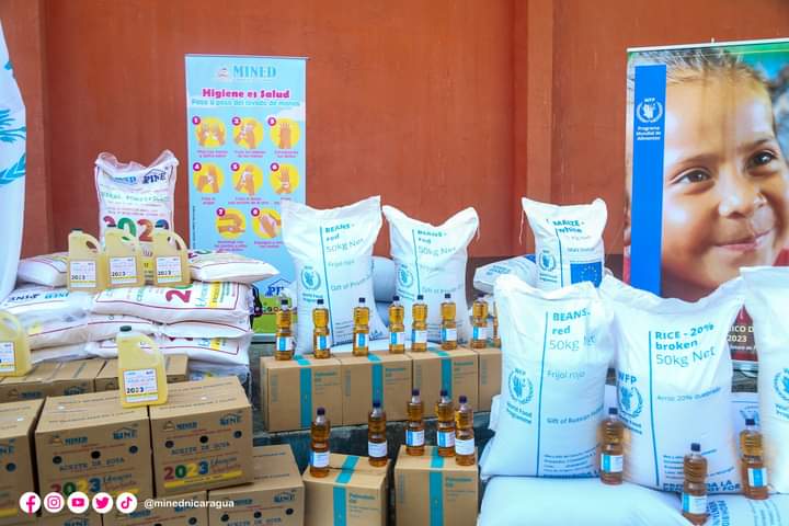 Mined distribuye 200 mil quintales de alimentos a centros educativos Managua. Radio La Primerísima