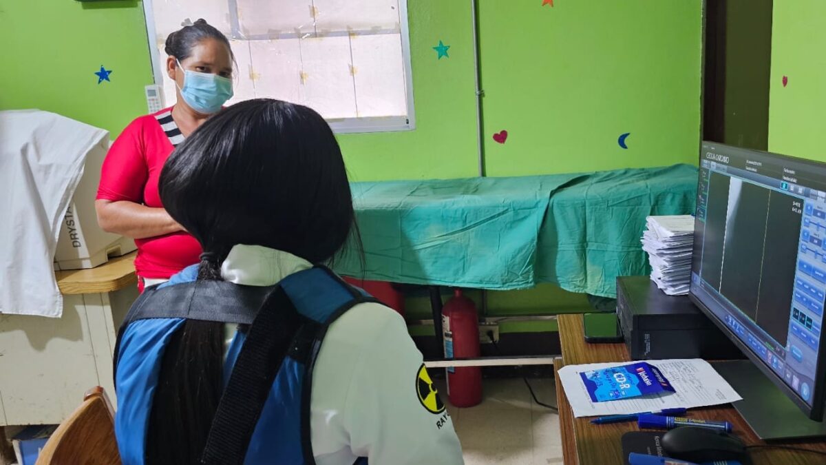 Estrenan mamógrafo en hospital de Jalapa Managua. Radio La Primerísima