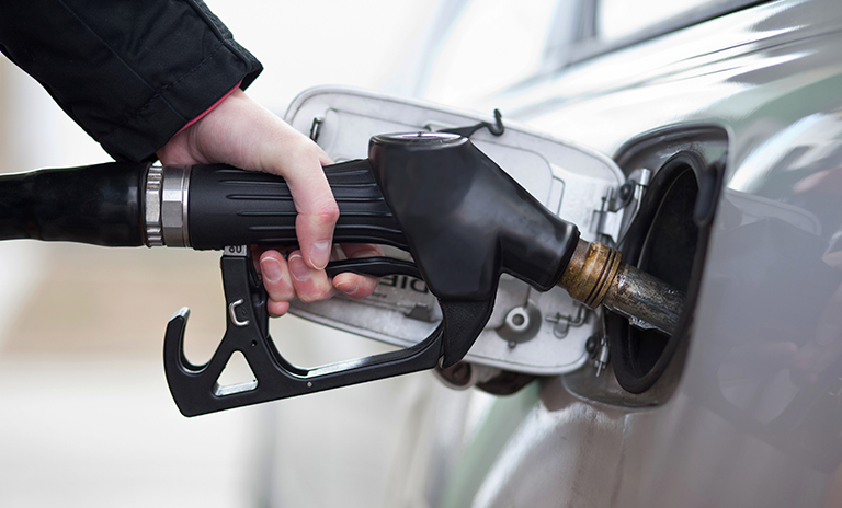 Precios de combustibles y gas licuado continuarán congelados por subsidio del Gobierno Managua. Ingrid Canda, Radio La Primerísima