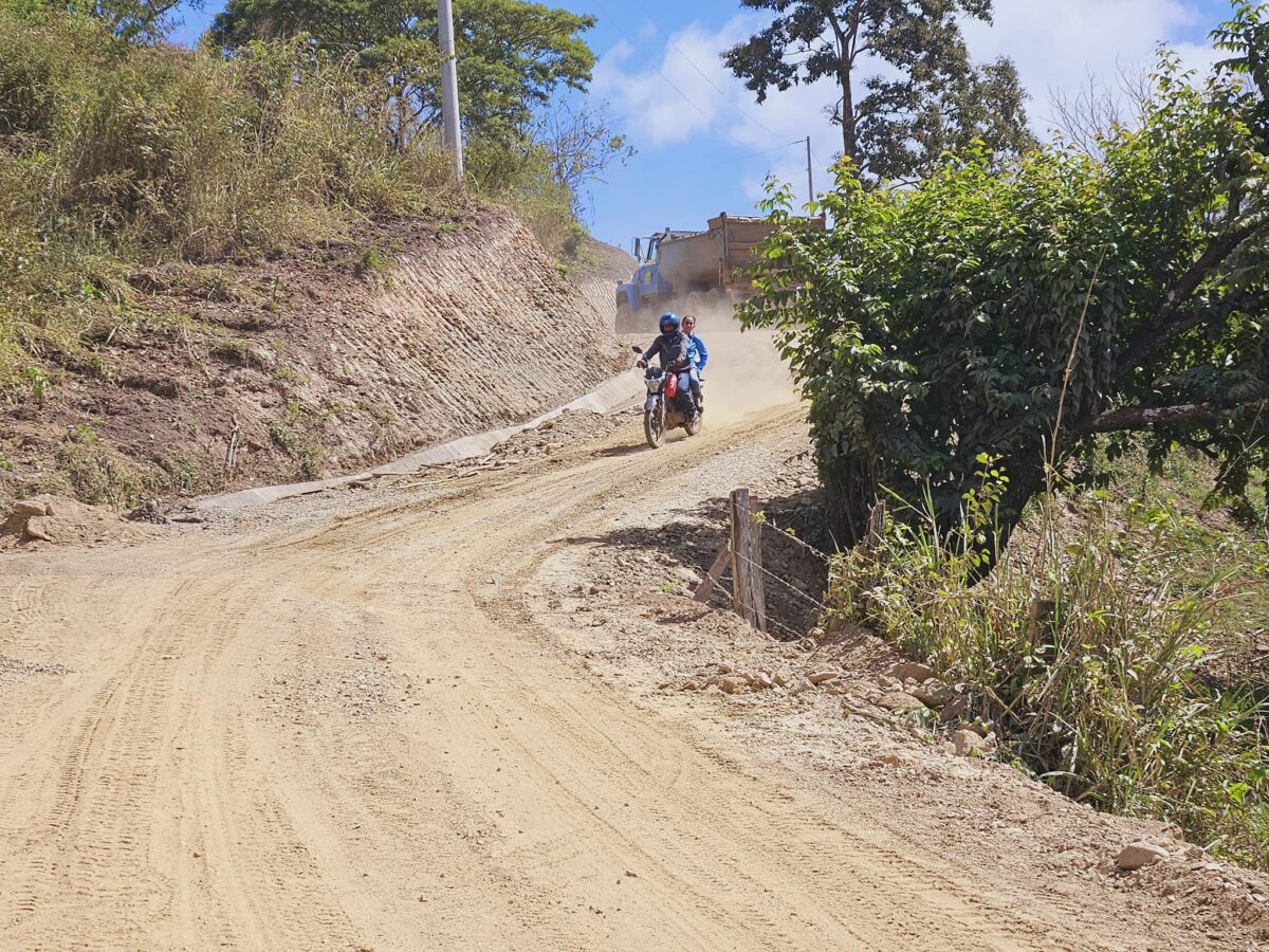 Gran inversión para rehabilitar caminos en Wiwilí-Nueva Segovia Managua. Radio La Primerísima