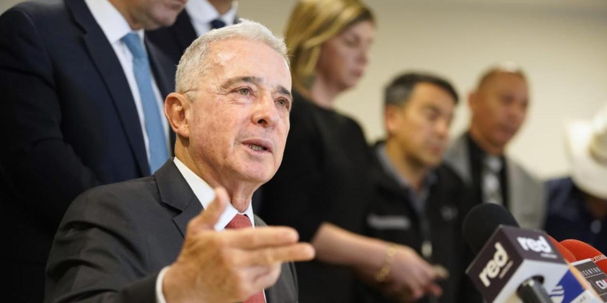 Uribe en banquillo de acusados por fraude y soborno Bogotá. Prensa Latina