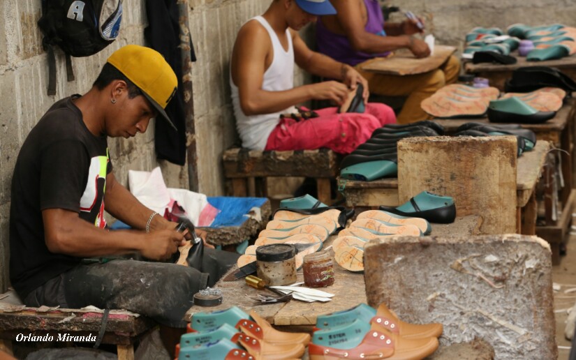 Calzado nica se abre paso en mercados de Centroamérica Managua. Zenelia Castañeda, Radio La Primerísima