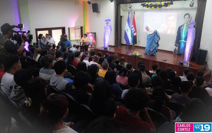 Lanzan concurso de poesía para honrar a Darío y Sandino Managua. Radio La Primerísima