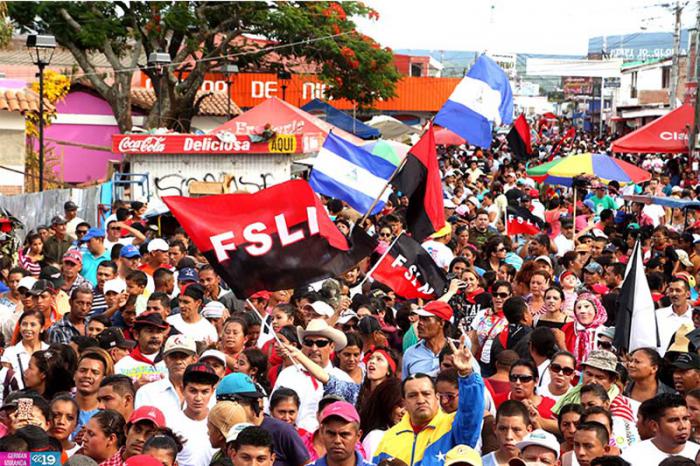 Nicaragüenses festejando paz y en prosperidad Managua. Radio La Primerísima